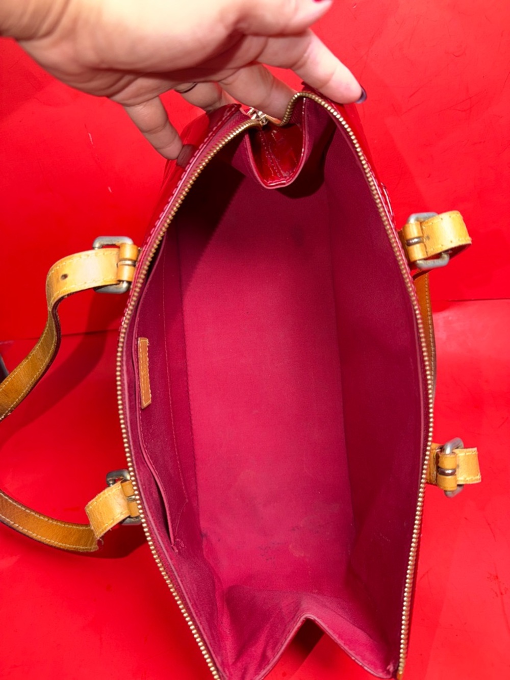 Louis Vuitton Monogram Vernis Rosewood Avenue Shoulder Bag - Picture 10 of 13
